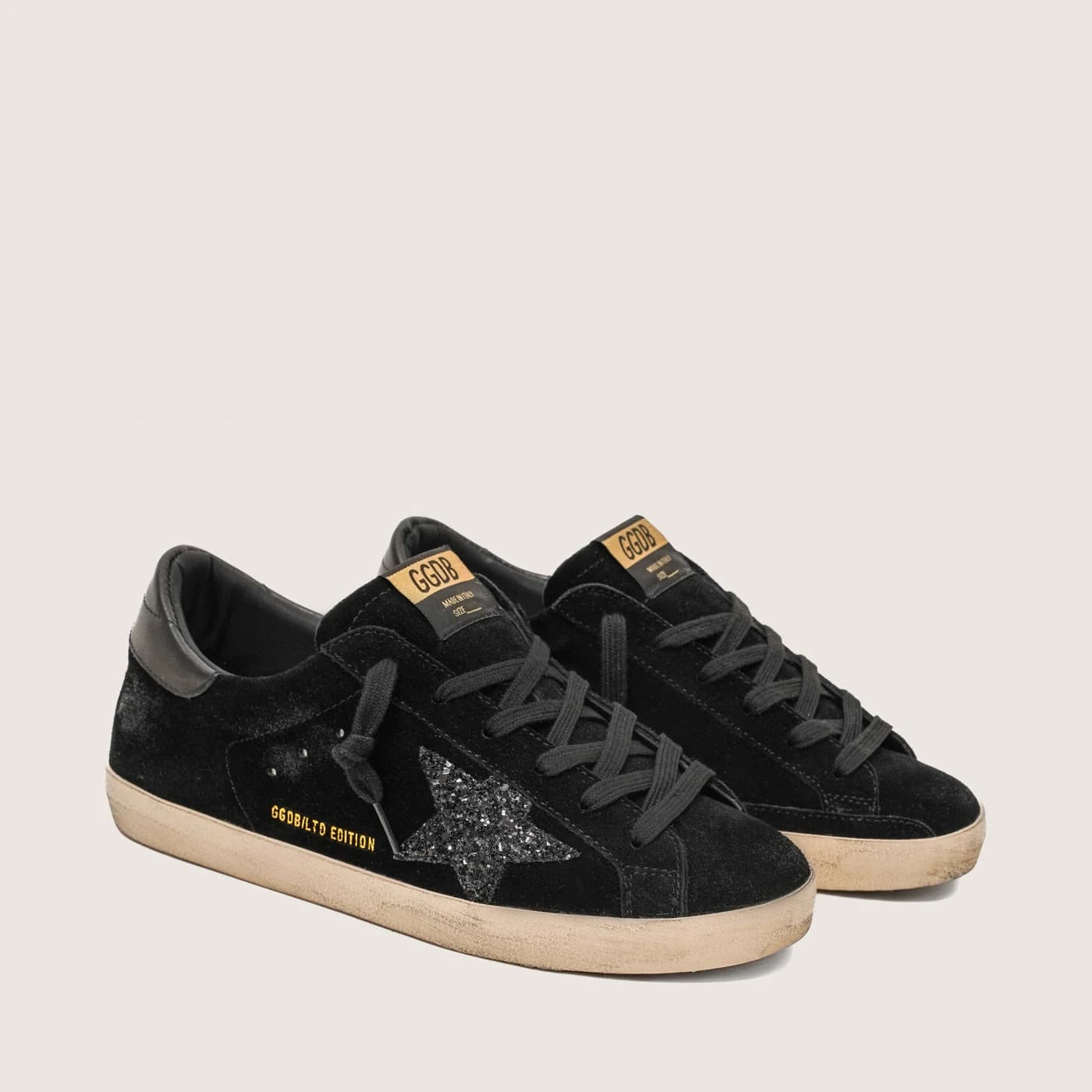 Женские кеды Golden Goose Super Star / Замша черная / черная звезда цена 25 027 ₽ фото и описание в каталоге сайта goldengoose.moscow, фото 3