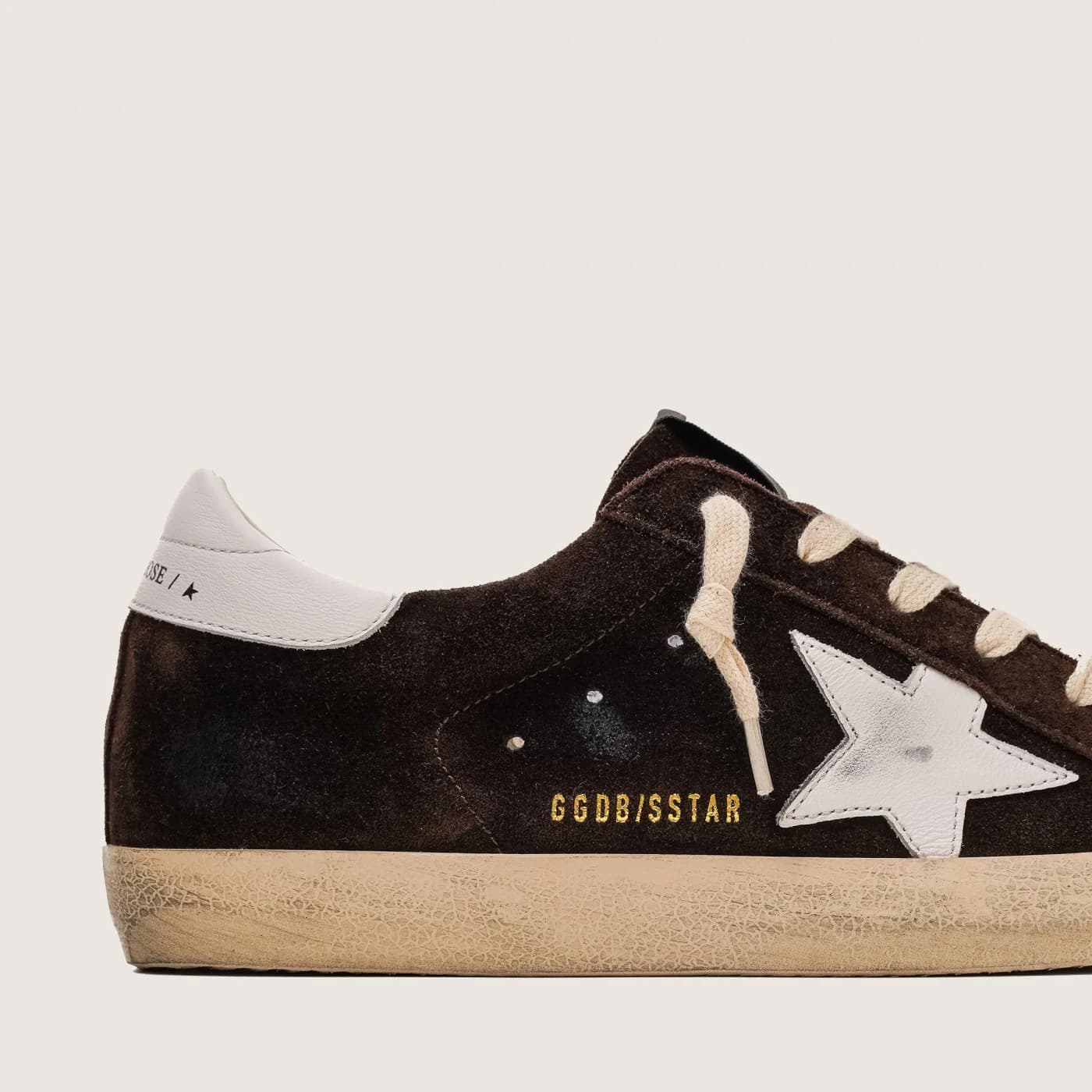 Мужские кеды Golden Goose Super Star / Замша коричневая / белая зв цена 24 912 ₽ фото и описание в каталоге сайта goldengoose.moscow, фото 2