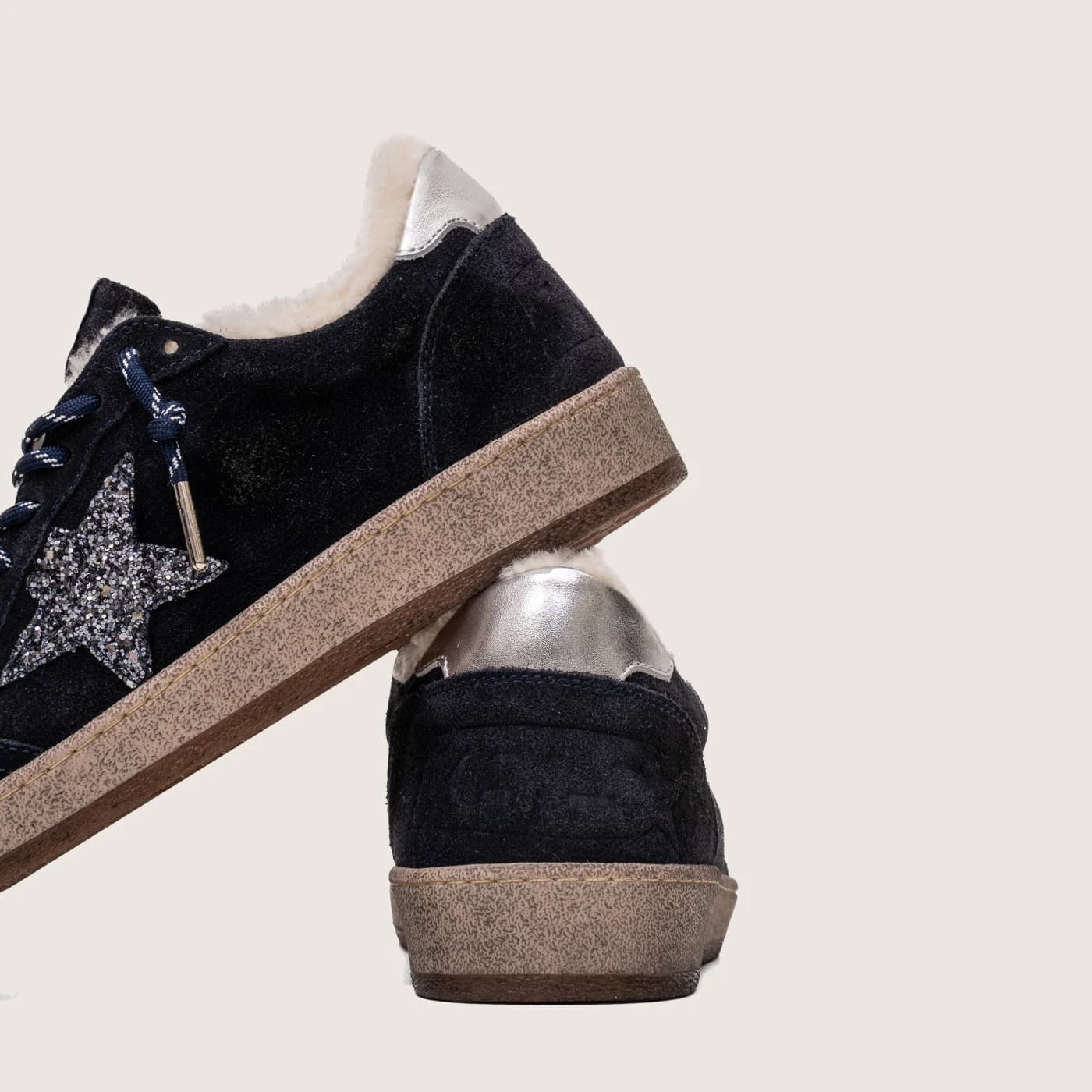 Женские кеды Зимние Golden Goose Ball Star / Замша синяя / серебро звезда цена 28 277 ₽ фото и описание в каталоге сайта goldengoose.moscow, фото 4