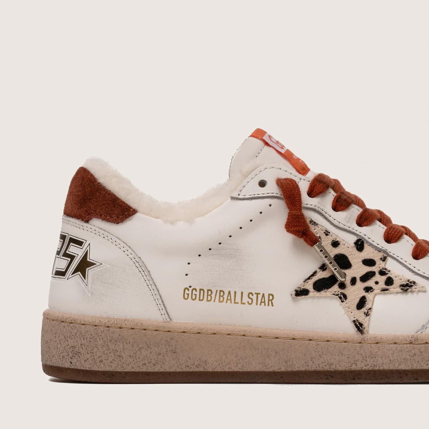 Женские кеды Зимние Golden Goose Ball Star / Лео звезда / корич шнурки цена 28 303 ₽ фото и описание в каталоге сайта goldengoose.moscow, фото 2