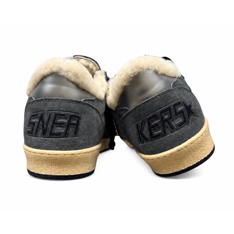 Мужские кеды GOLDEN GOOSE WINTER BALL STAR IN GRAPHITE SUEDE WITH BLACK LEATHER STAR цена 28 192 ₽ фото и описание в каталоге сайта goldengoose.moscow, фото 3