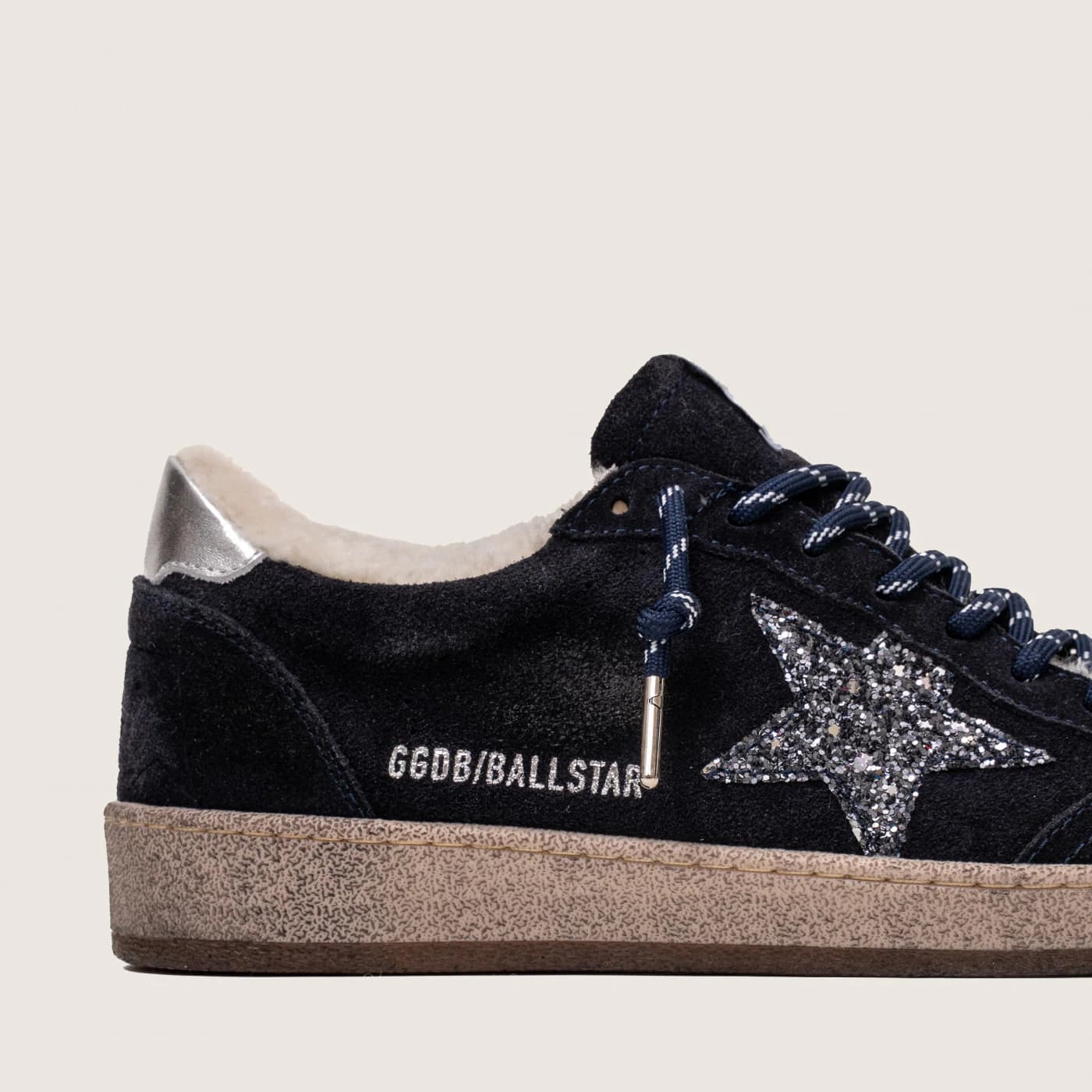 Женские кеды Зимние Golden Goose Ball Star / Замша синяя / серебро звезда цена 28 277 ₽ фото и описание в каталоге сайта goldengoose.moscow, фото 2