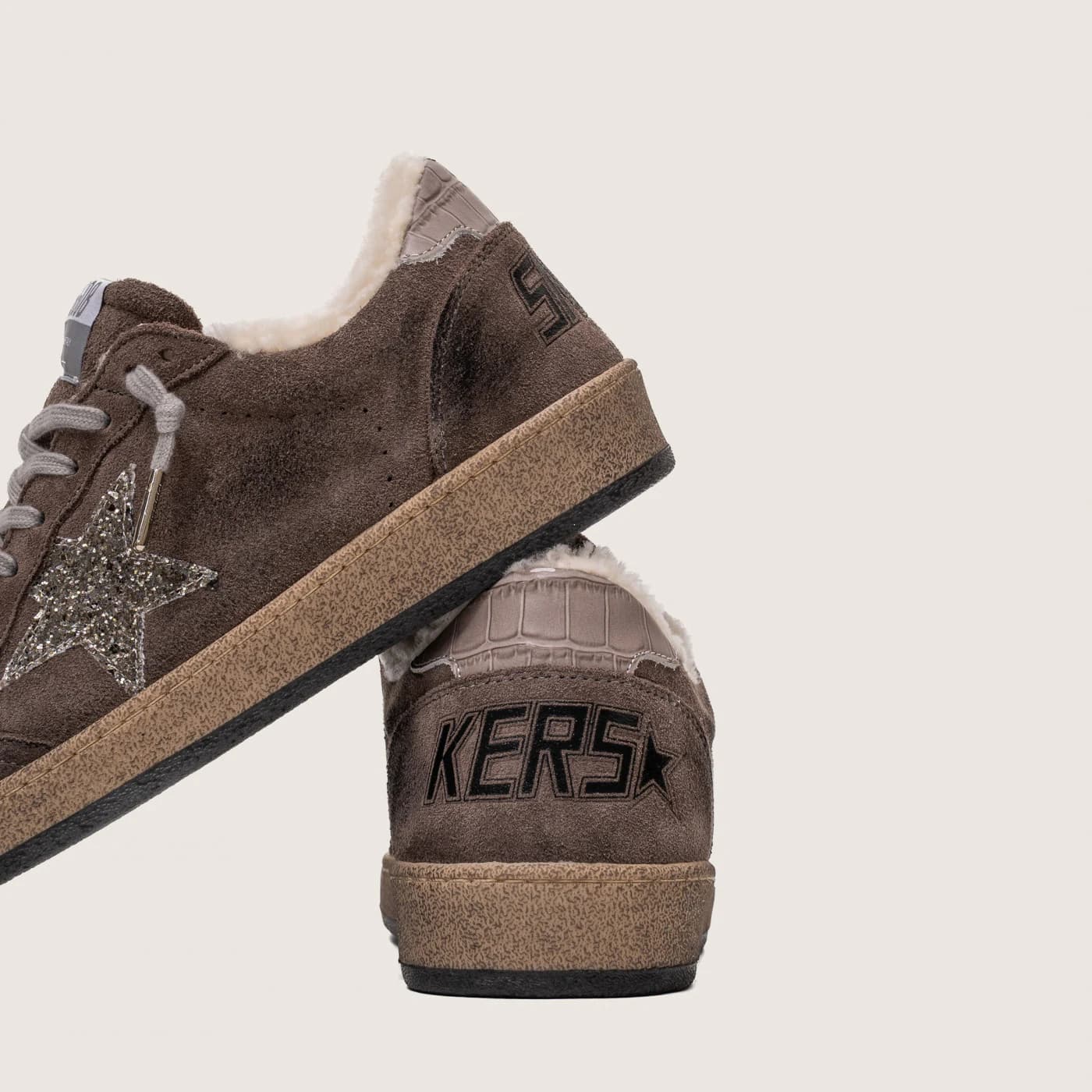 Женские кеды Зимние Golden Goose Ball Star / Замша кофе / серебро звезда цена 28 154 ₽ фото и описание в каталоге сайта goldengoose.moscow, фото 3