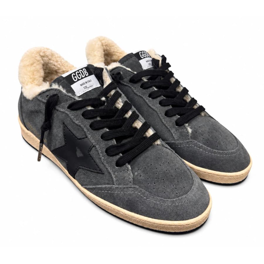 Мужские кеды GOLDEN GOOSE WINTER BALL STAR IN GRAPHITE SUEDE WITH BLACK LEATHER STAR цена 28 192 ₽ фото и описание в каталоге сайта goldengoose.moscow, фото 4