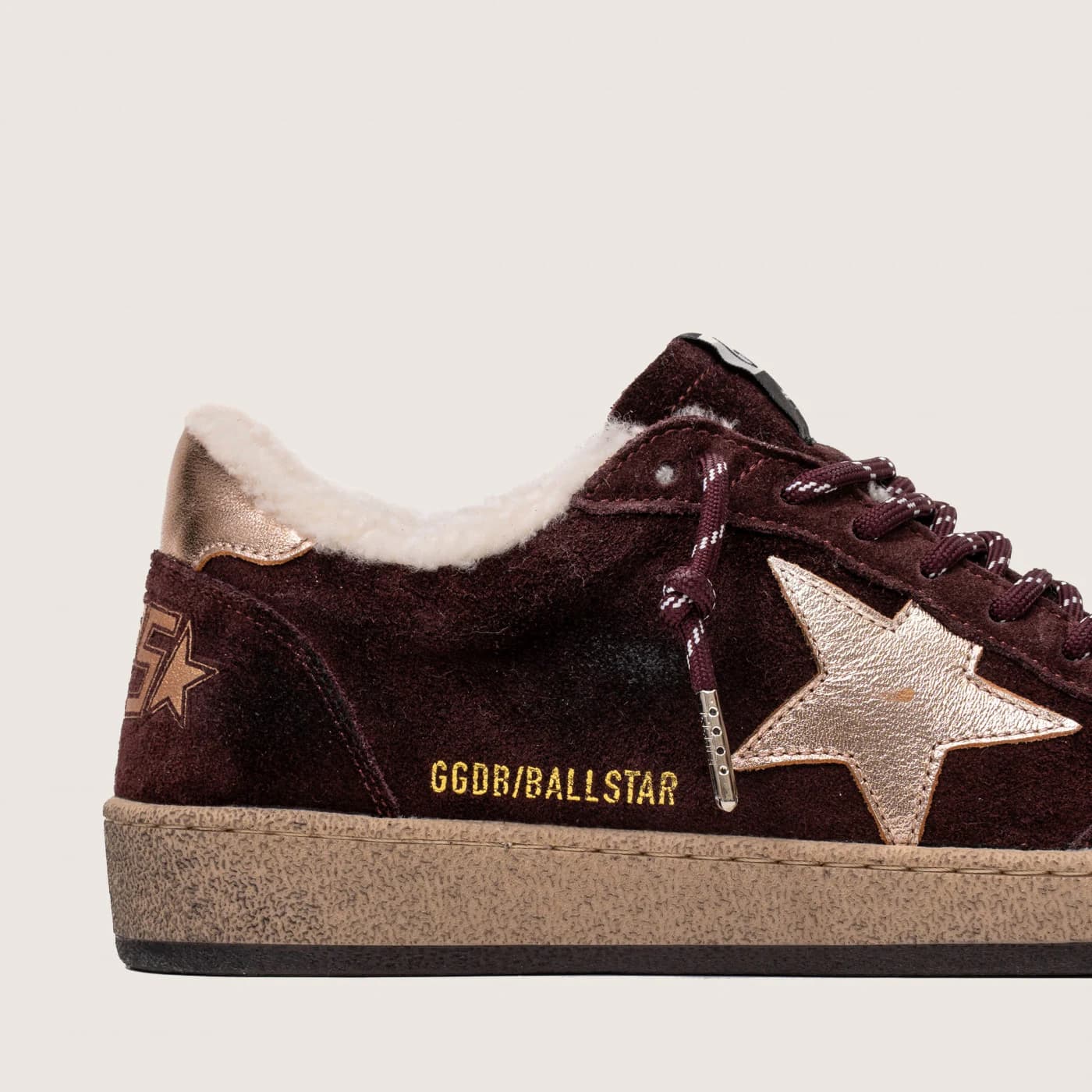 Женские кеды Зимние Golden Goose Ball Star / Замша бордо / золотая звезда цена 28 111 ₽ фото и описание в каталоге сайта goldengoose.moscow, фото 2