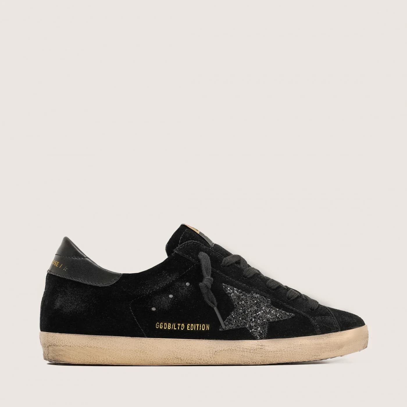 Женские кеды Golden Goose Super Star / Замша черная / черная звезда цена 25 027 ₽ фото и описание в каталоге сайта goldengoose.moscow