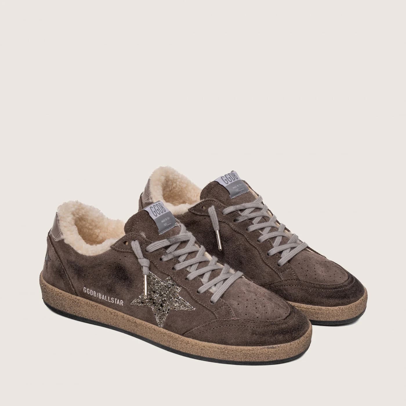 Женские кеды Зимние Golden Goose Ball Star / Замша кофе / серебро звезда цена 28 154 ₽ фото и описание в каталоге сайта goldengoose.moscow, фото 2