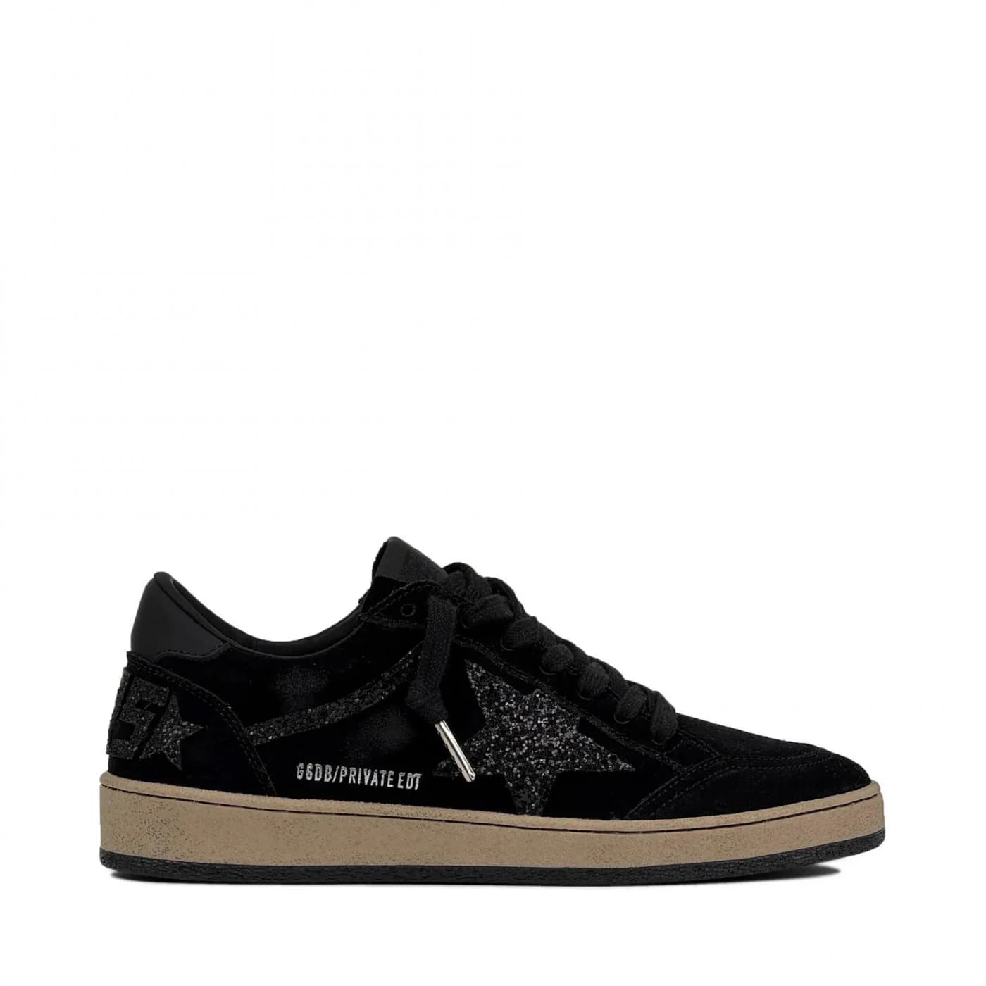 Женские кеды Golden Goose Ball Star / Замша черная / черная звезда цена 24 778 ₽ фото и описание в каталоге сайта goldengoose.moscow