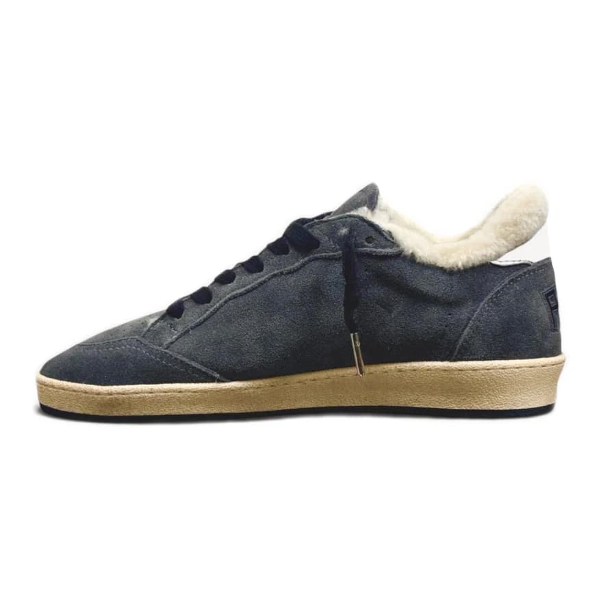 Мужские кеды GOLDEN GOOSE WINTER BALL STAR IN GRAPHITE SUEDE WITH BLACK LEATHER STAR цена 28 192 ₽ фото и описание в каталоге сайта goldengoose.moscow, фото 2