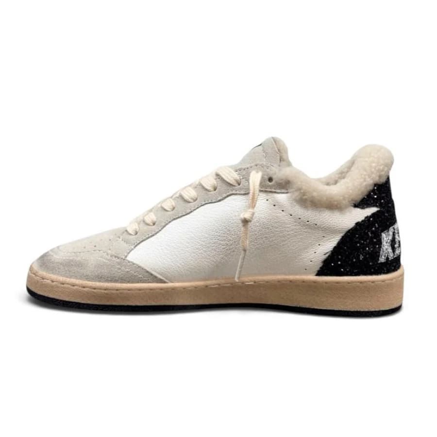 Женские кеды GOLDEN GOOSE WINTER BALL STAR WITH GOLD GLITTER STAR AND BLACK HEEL TAB цена 28 264 ₽ фото и описание в каталоге сайта goldengoose.moscow, фото 2