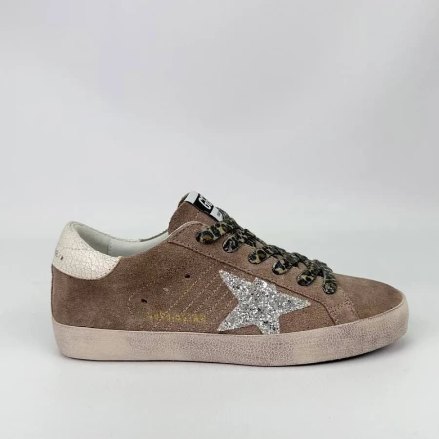 Женские кеды Golden Goose Super Star / Suede Coffe / Замша кофе кор.п цена 25 303 ₽ фото и описание в каталоге сайта goldengoose.moscow