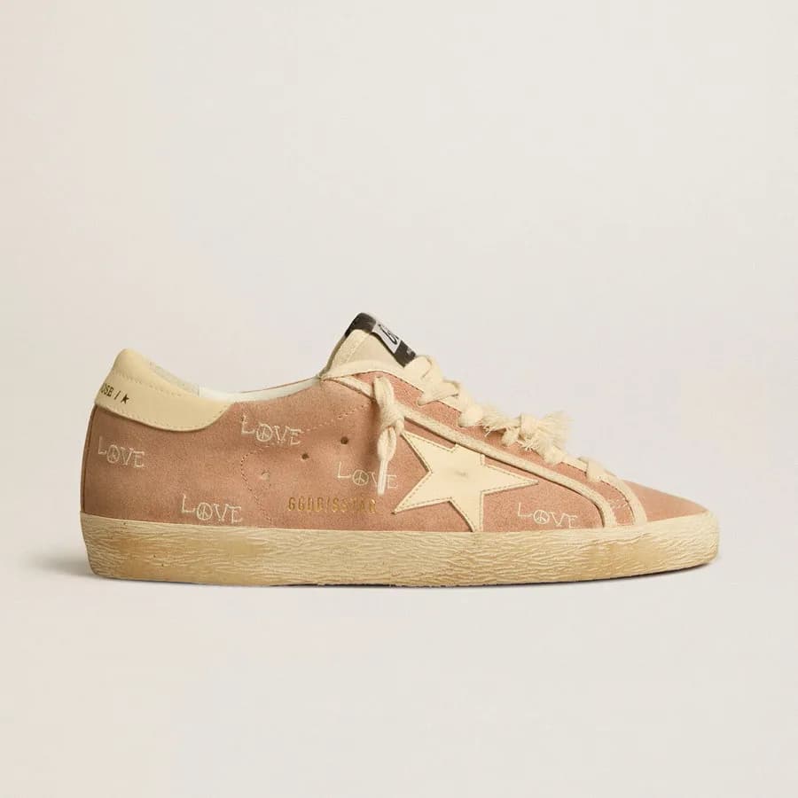 Женские кеды Golden Goose Super Star / Suede powder-pink print LOVE / Замша LOVE цена 24 544 ₽ фото и описание в каталоге сайта goldengoose.moscow