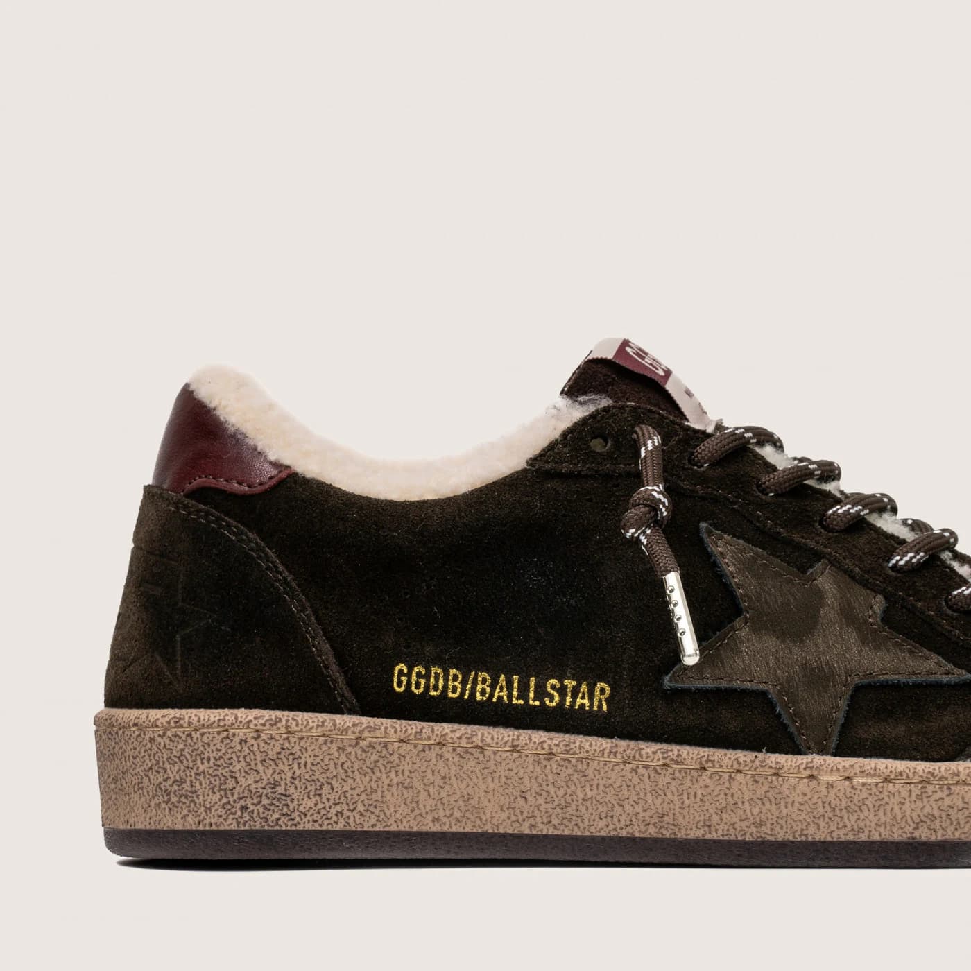 Женские кеды Зимние Golden Goose Ball Star / Замша корич / корич зв цена 28 392 ₽ Женские кеды Зимние Golden Goose Ball Star / Замша корич / корич зв цена 28 392 ₽ фото и описание в каталоге сайта goldengoose.moscow, фото 2