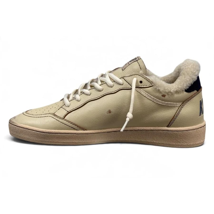 Мужские кеды GOLDEN GOOSE WINTER BALL STAR WITH BLACK STAR AND BLUE SUEDE HEEL TAB цена 27 931 ₽ Мужские кеды GOLDEN GOOSE WINTER BALL STAR WITH BLACK STAR AND BLUE SUEDE HEEL TAB цена 27 931 ₽ фото и описание в каталоге сайта goldengoose.moscow, фото 2