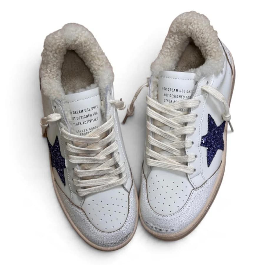 Женские кеды GOLDEN GOOSE WINTER BALL STAR WITH BLUE GLITTER STAR AND DOVE-GRAY HEEL TAB цена 27 967 ₽ Женские кеды GOLDEN GOOSE WINTER BALL STAR WITH BLUE GLITTER STAR AND DOVE-GRAY HEEL TAB цена 27 967 ₽ фото и описание в каталоге сайта goldengoose.moscow, фото 3