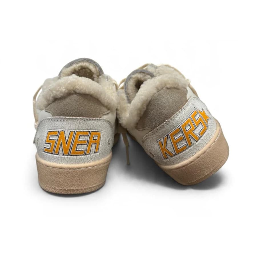 Женские кеды GOLDEN GOOSE WINTER BALL STAR WITH BLUE GLITTER STAR AND DOVE-GRAY HEEL TAB цена 27 967 ₽ Женские кеды GOLDEN GOOSE WINTER BALL STAR WITH BLUE GLITTER STAR AND DOVE-GRAY HEEL TAB цена 27 967 ₽ фото и описание в каталоге сайта goldengoose.moscow, фото 2