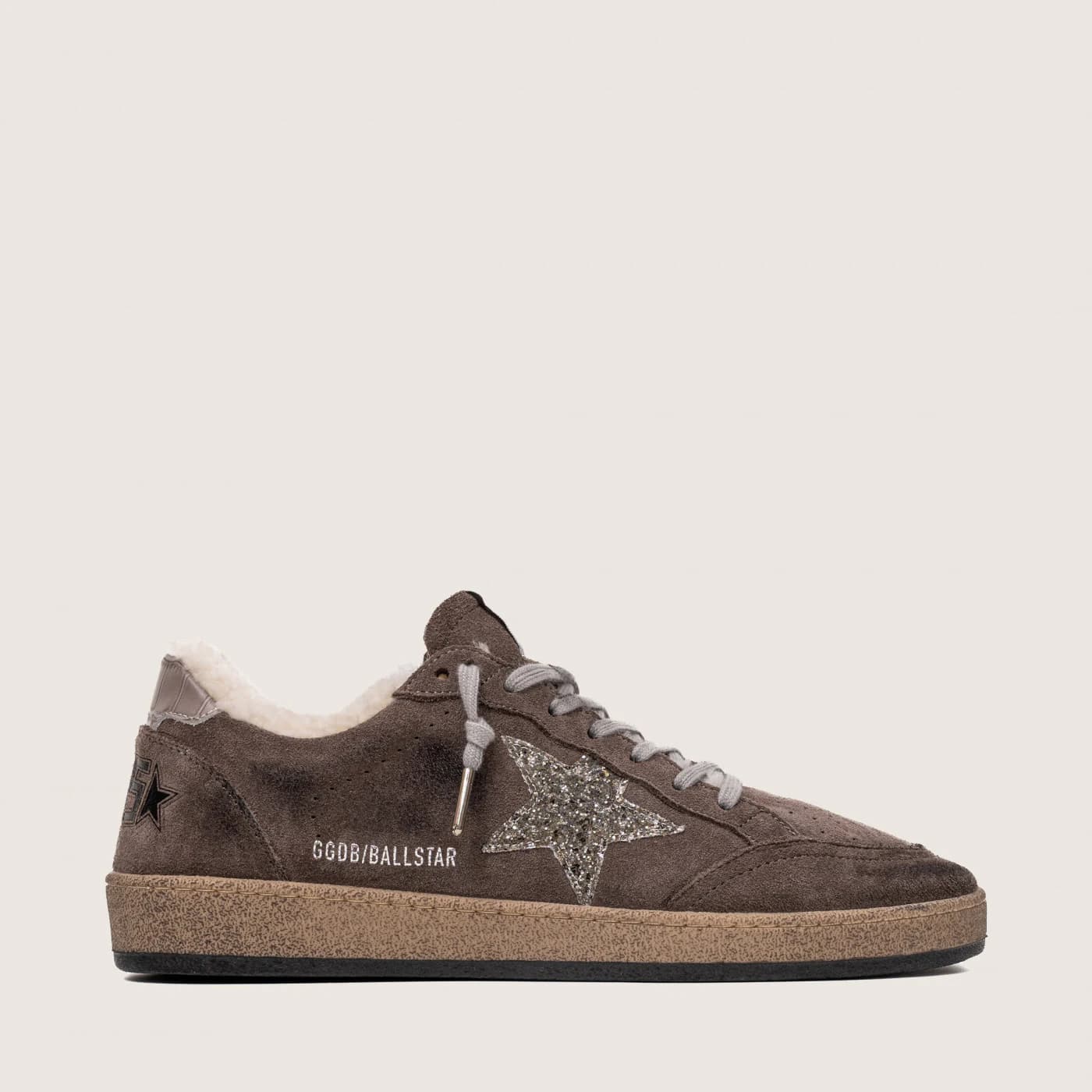 Женские кеды Зимние Golden Goose Ball Star / Замша кофе / серебро звезда цена 28 154 ₽ Женские кеды Зимние Golden Goose Ball Star / Замша кофе / серебро звезда цена 28 154 ₽ фото и описание в каталоге сайта goldengoose.moscow