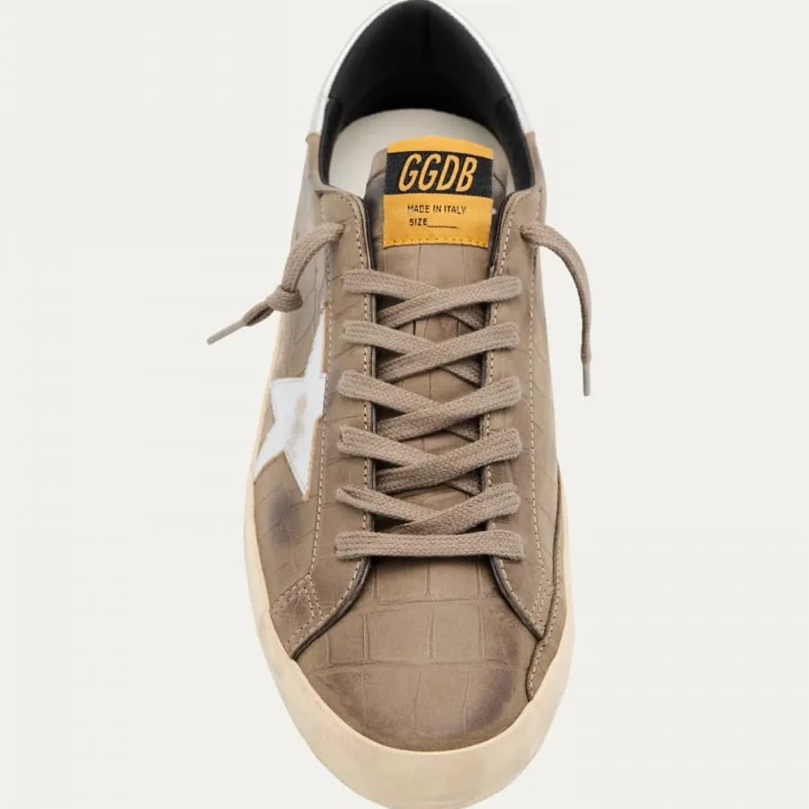 Мужские кеды Golden Goose Super Star / Brown croco Men / Корич крокодил цена 25 406 ₽ Мужские кеды Golden Goose Super Star / Brown croco Men / Корич крокодил цена 25 406 ₽ фото и описание в каталоге сайта goldengoose.moscow, фото 2